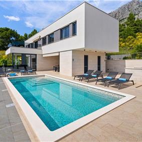 5 bedroom beachfront villa with heated pool near Omis, sleeps 9